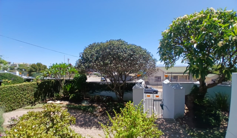 2 Bedroom Property for Sale in Mossel Bay Central Western Cape